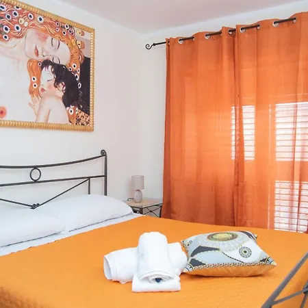 Vicolo Iv B&B